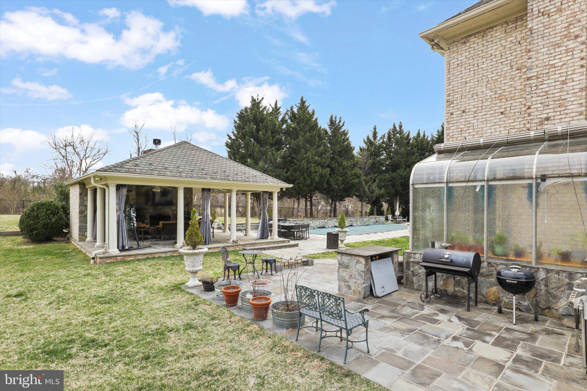 SADDLE RIDGE - Residential