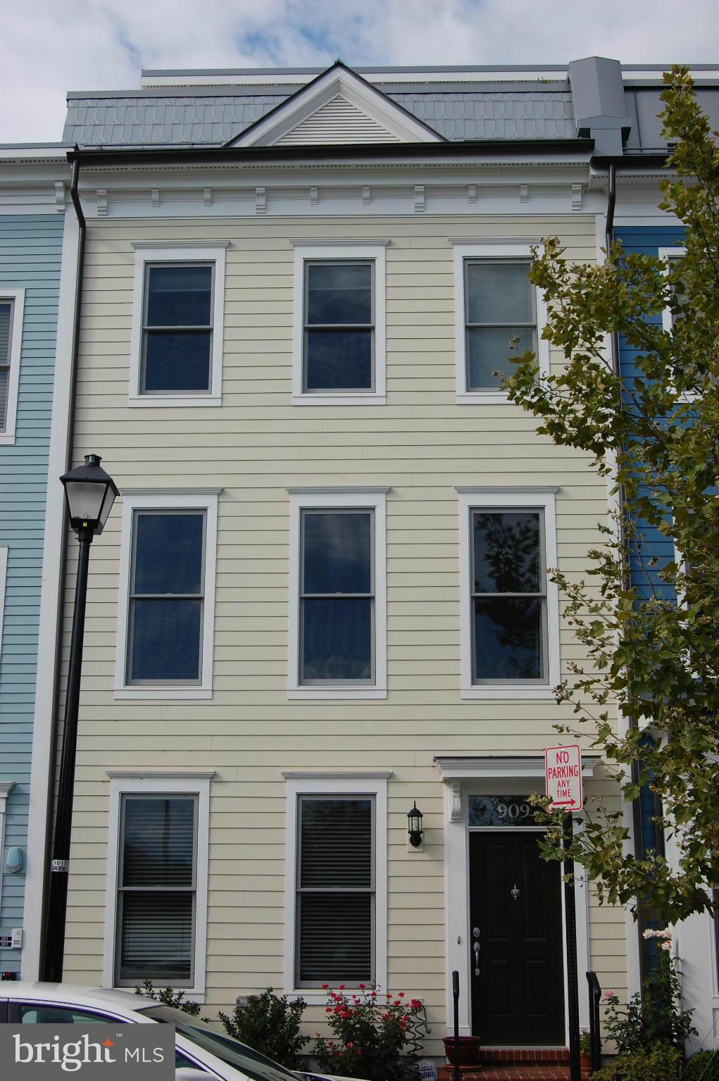 OLD TOWN COMMONS - Residential Lease