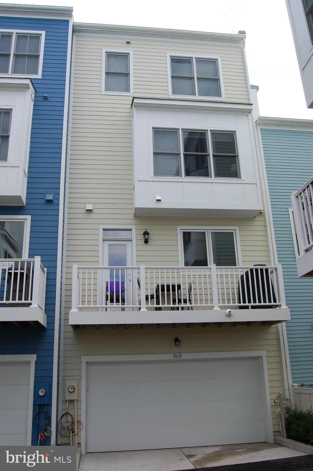 OLD TOWN COMMONS - Residential Lease