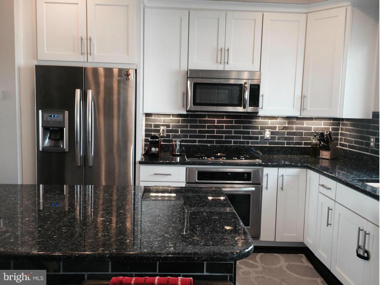 OLD TOWN COMMONS - Residential Lease