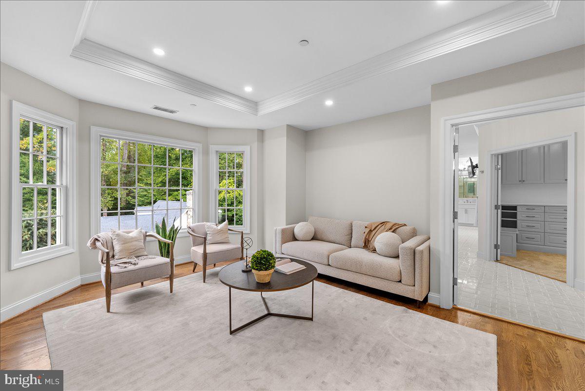 POTOMAC OUTSIDE - Residential