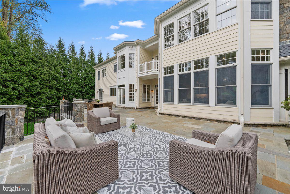 POTOMAC OUTSIDE - Residential