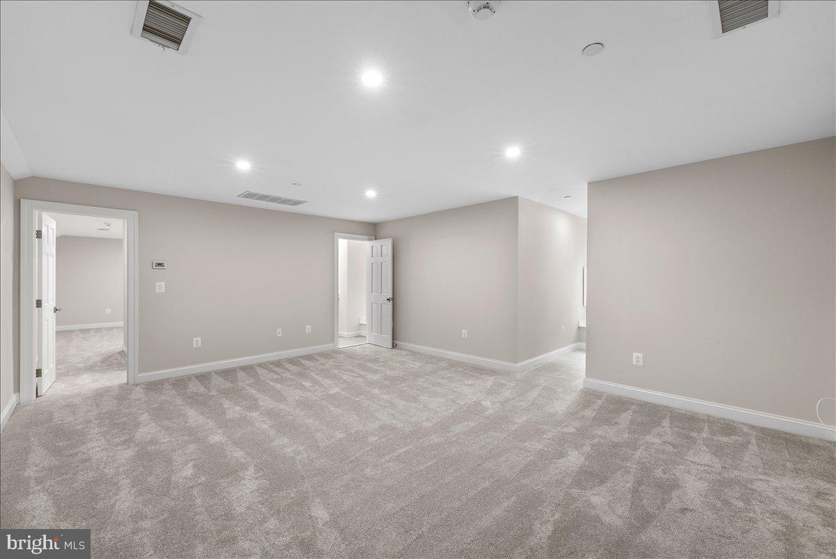 POTOMAC OUTSIDE - Residential