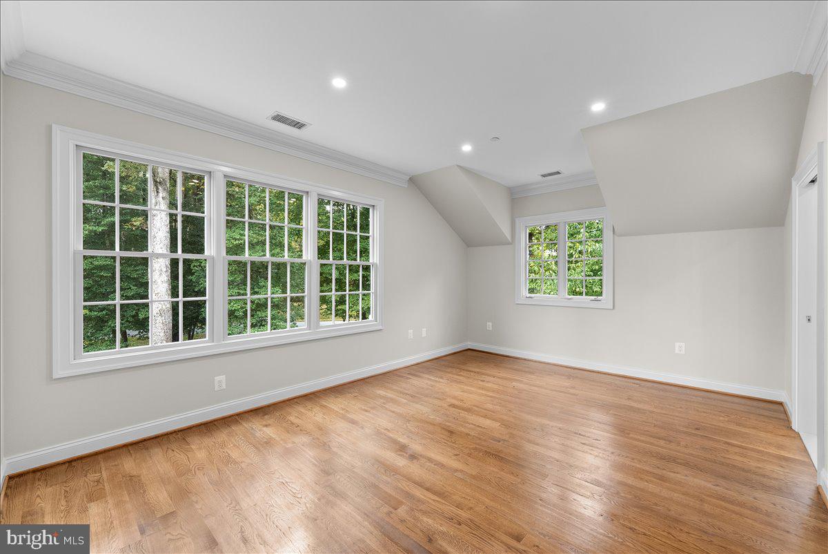 POTOMAC OUTSIDE - Residential