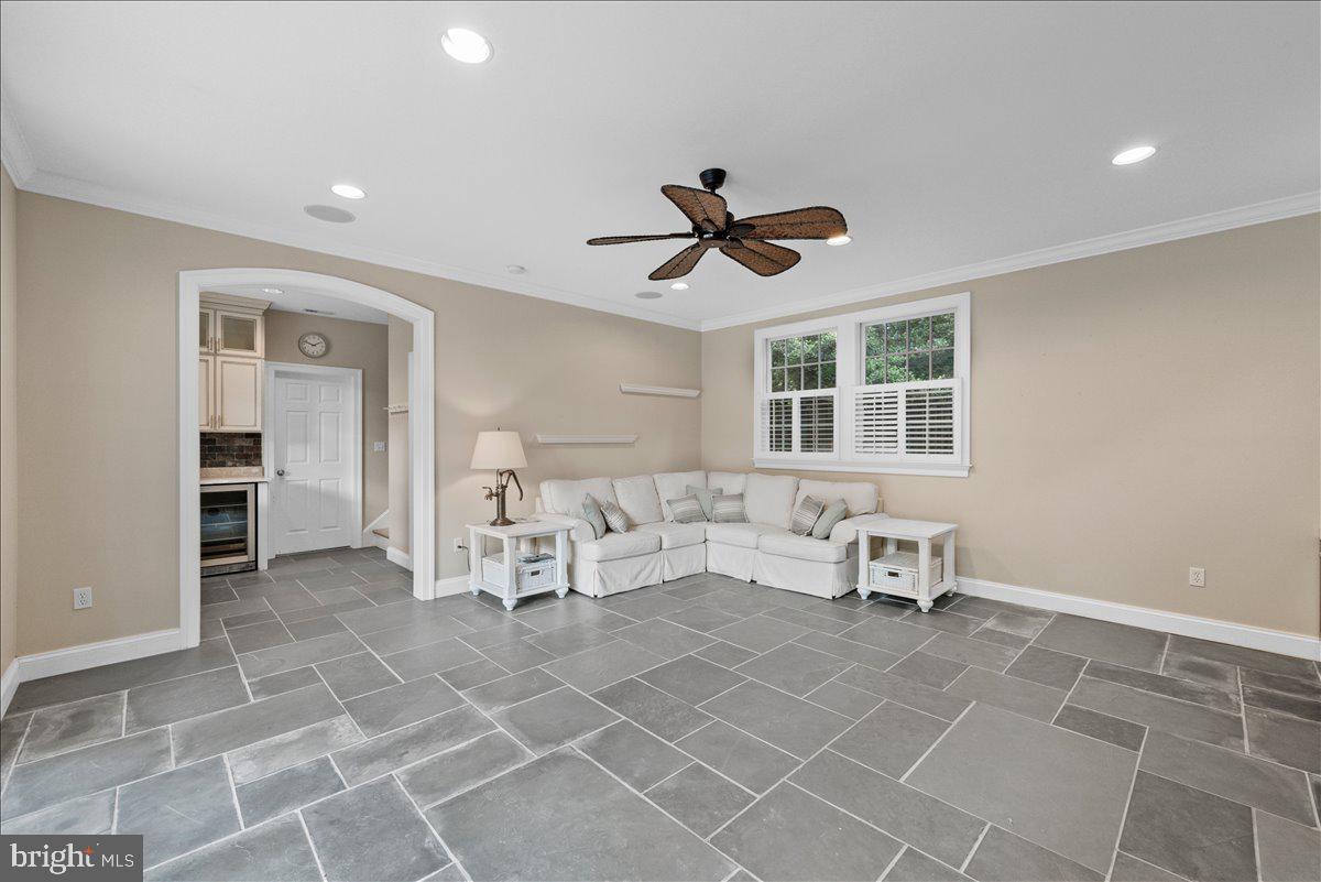 POTOMAC OUTSIDE - Residential