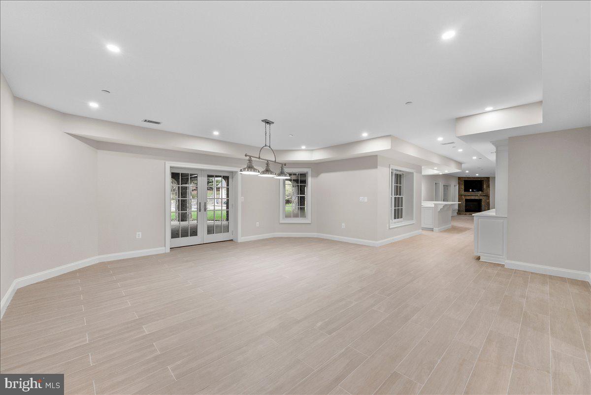 POTOMAC OUTSIDE - Residential