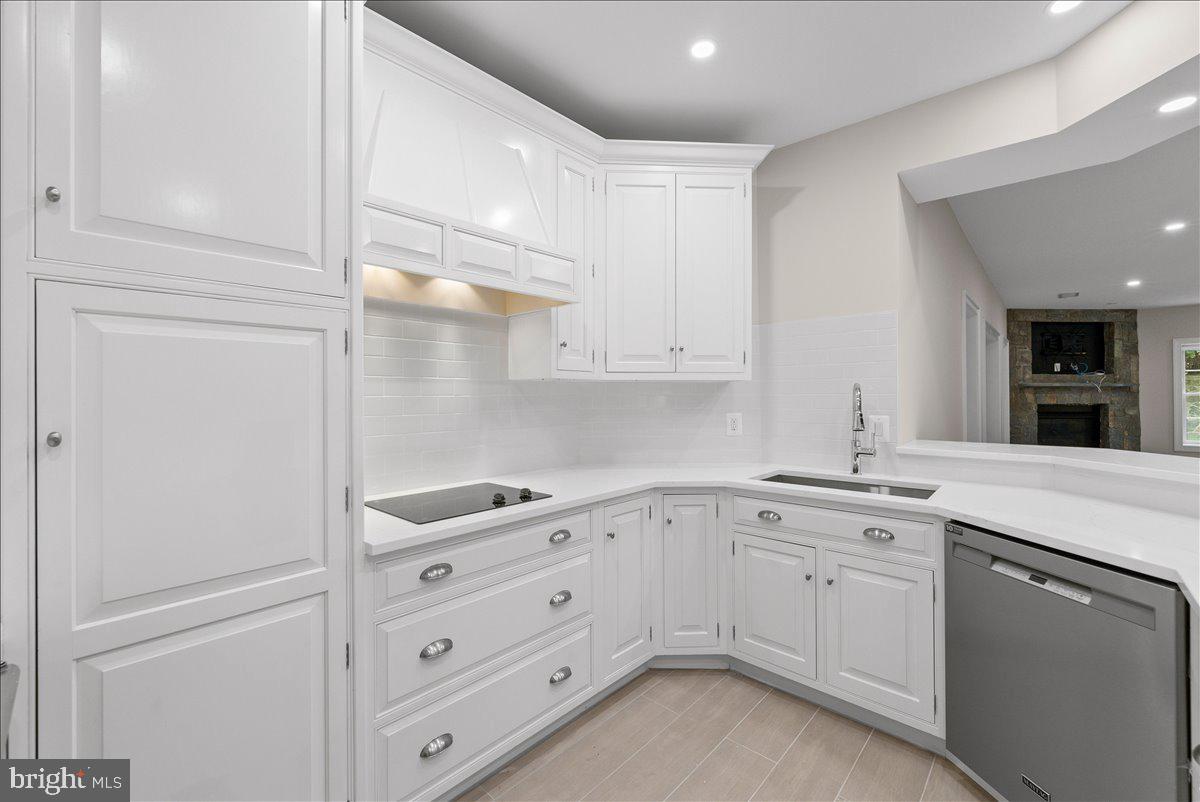 POTOMAC OUTSIDE - Residential