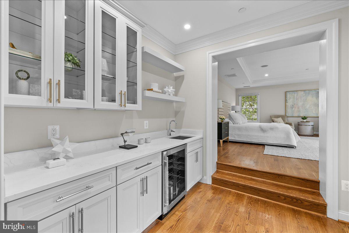 POTOMAC OUTSIDE - Residential