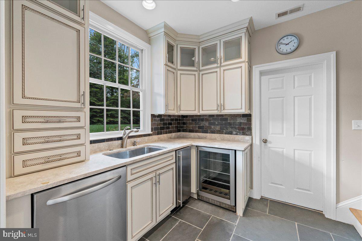 POTOMAC OUTSIDE - Residential