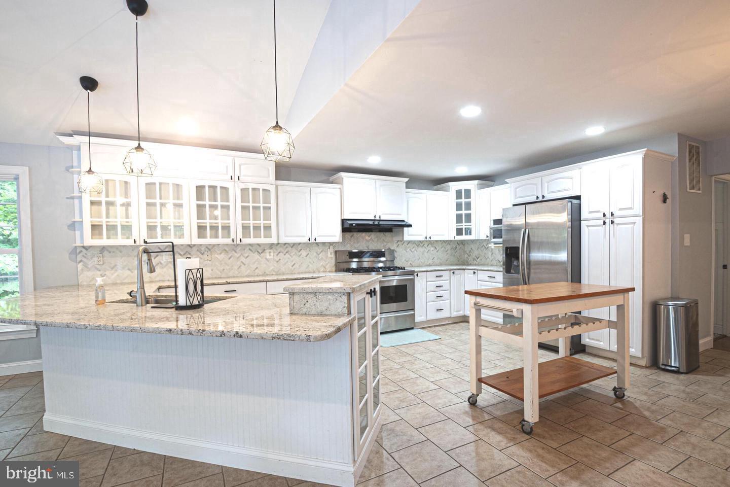 CHAPEL POINT WOODS - Residential