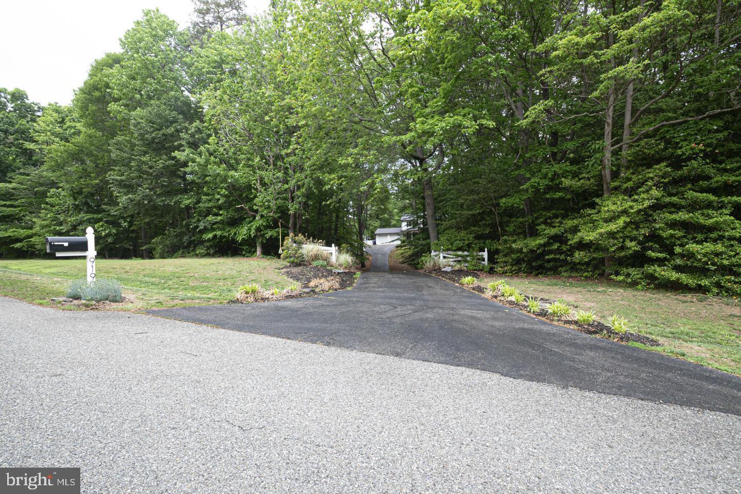 CHAPEL POINT WOODS - Residential