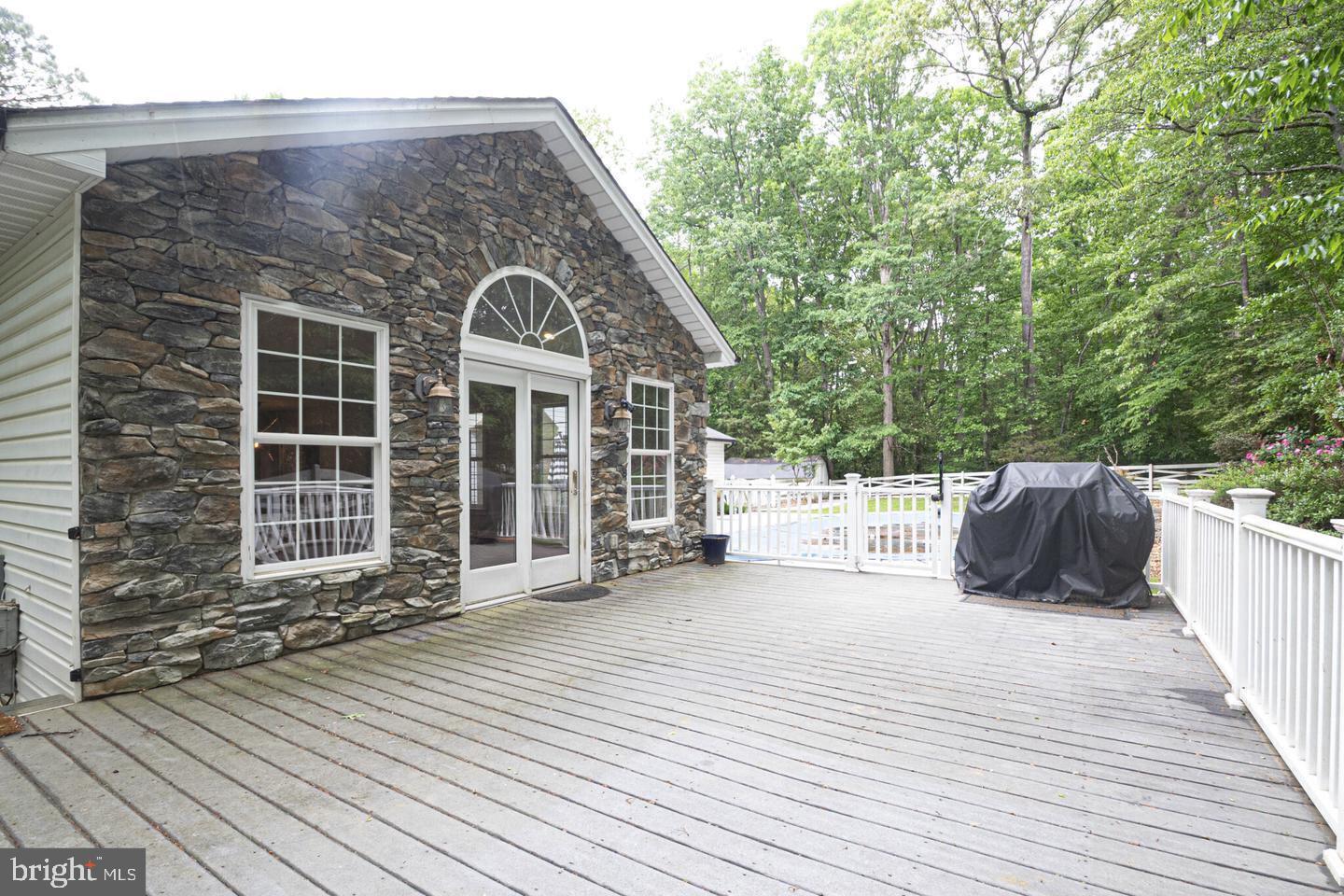 CHAPEL POINT WOODS - Residential