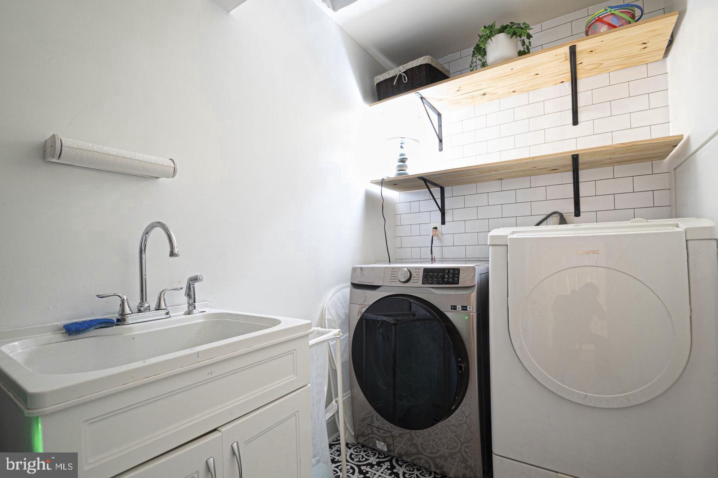 CHAPEL POINT WOODS - Residential