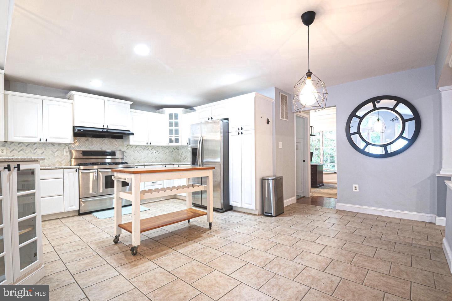 CHAPEL POINT WOODS - Residential