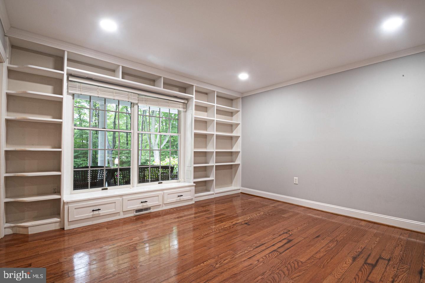 CHAPEL POINT WOODS - Residential