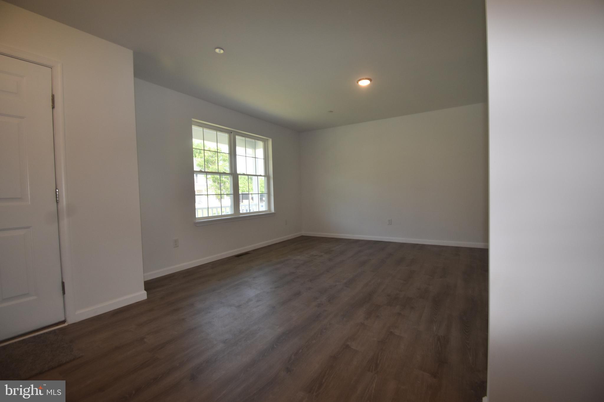 SAVANNAH OVERLOOK - Residential