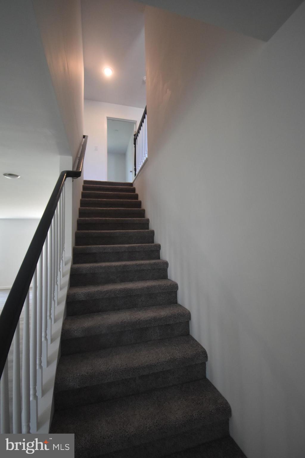 SAVANNAH OVERLOOK - Residential