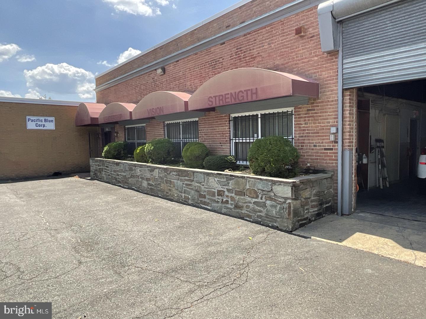 207 W HAMPTON AVENUE