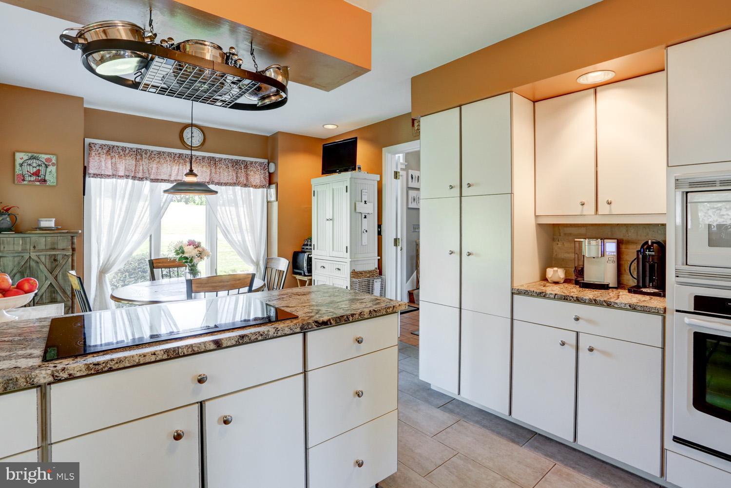 SHADOWSTONE MANOR - Residential