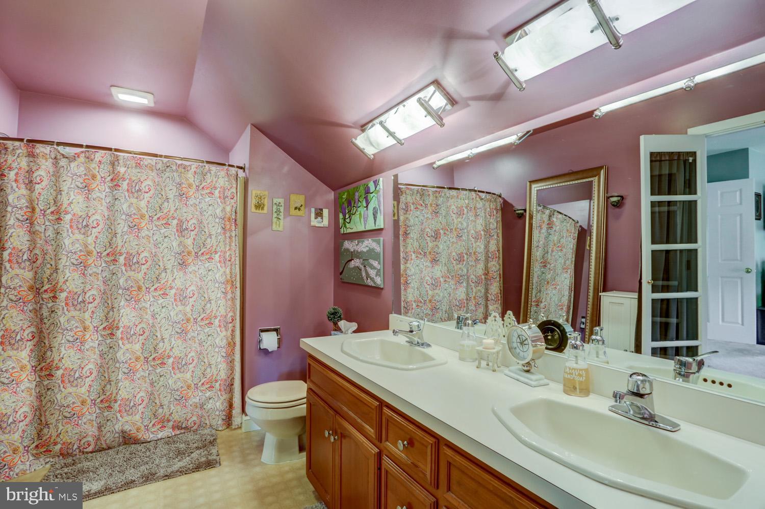 SHADOWSTONE MANOR - Residential