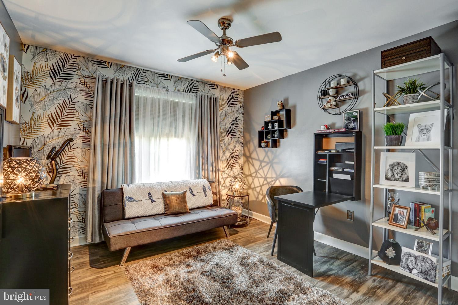 SHADOWSTONE MANOR - Residential