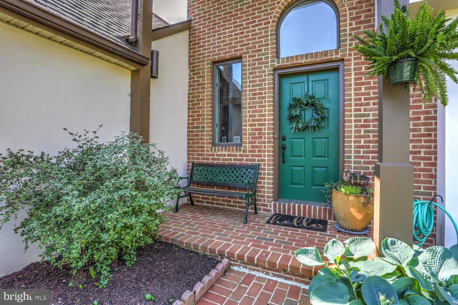 SHADOWSTONE MANOR - Residential