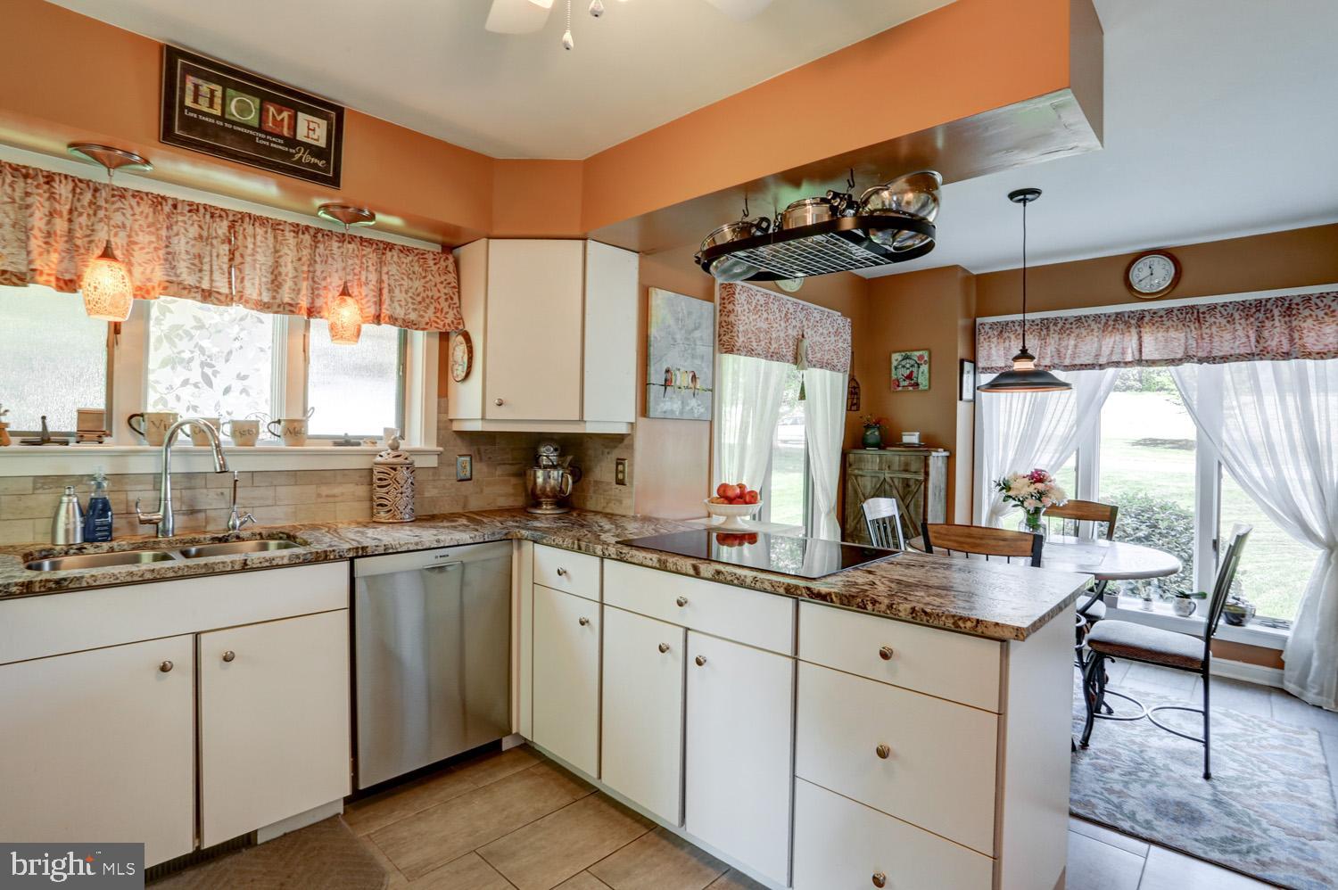 SHADOWSTONE MANOR - Residential