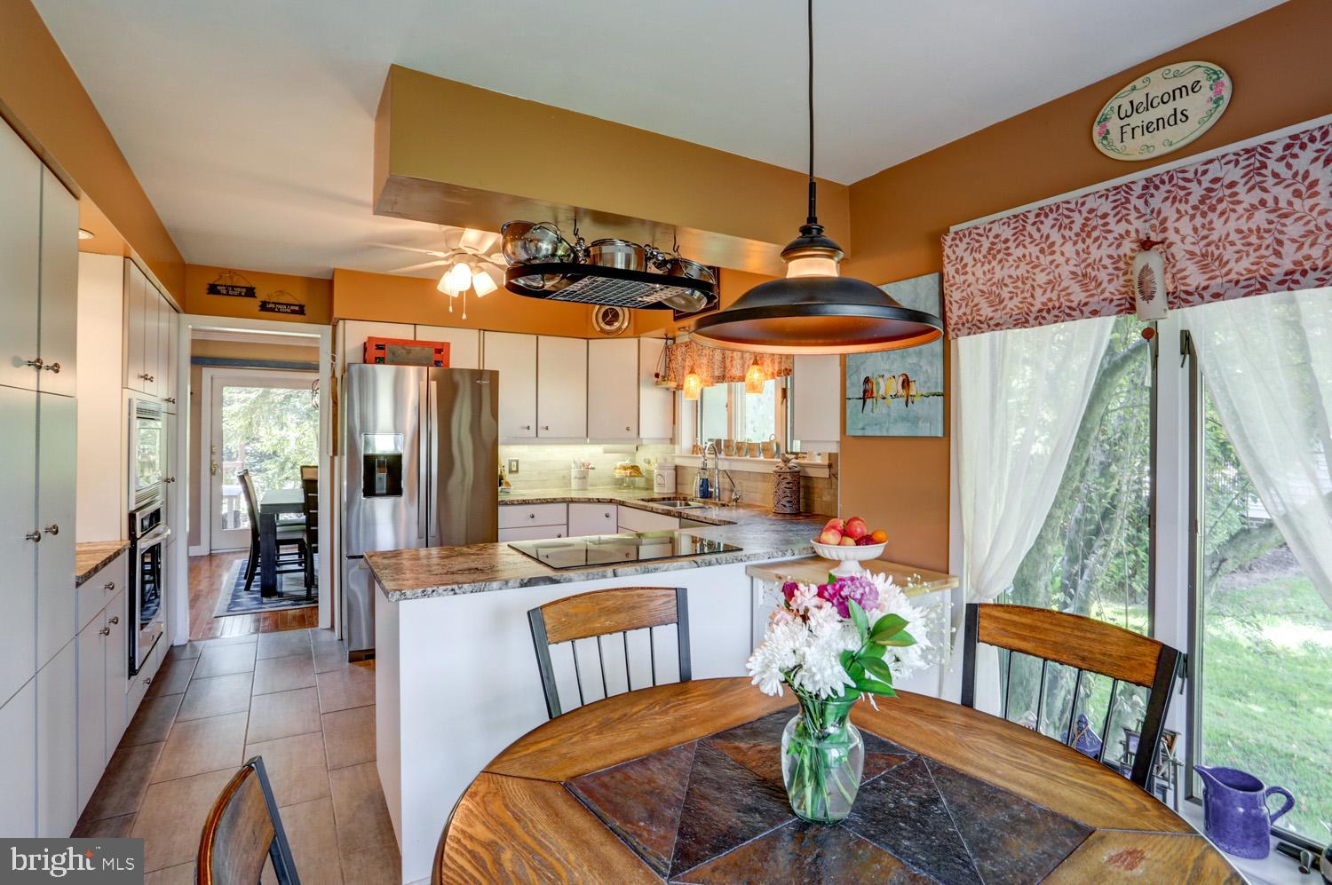 SHADOWSTONE MANOR - Residential