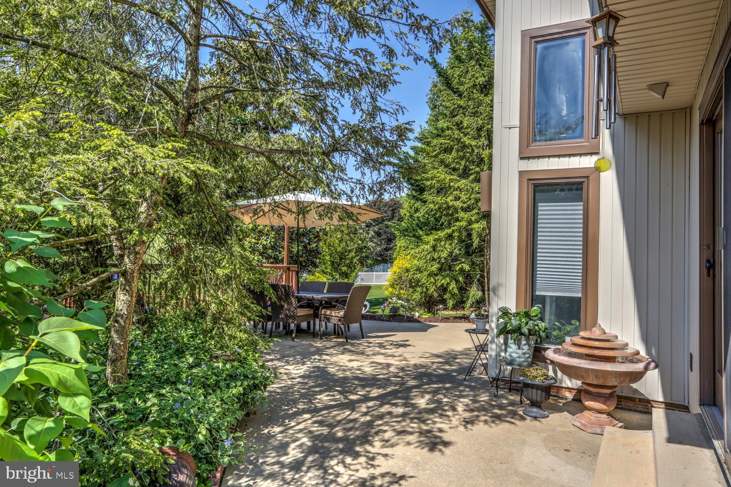 SHADOWSTONE MANOR - Residential