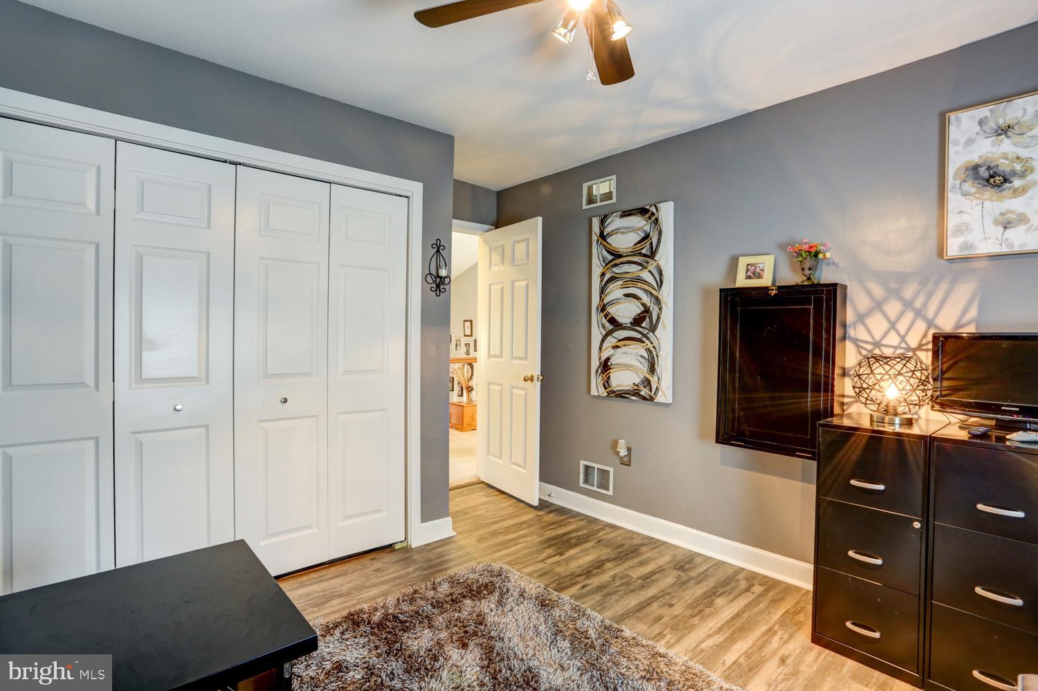 SHADOWSTONE MANOR - Residential