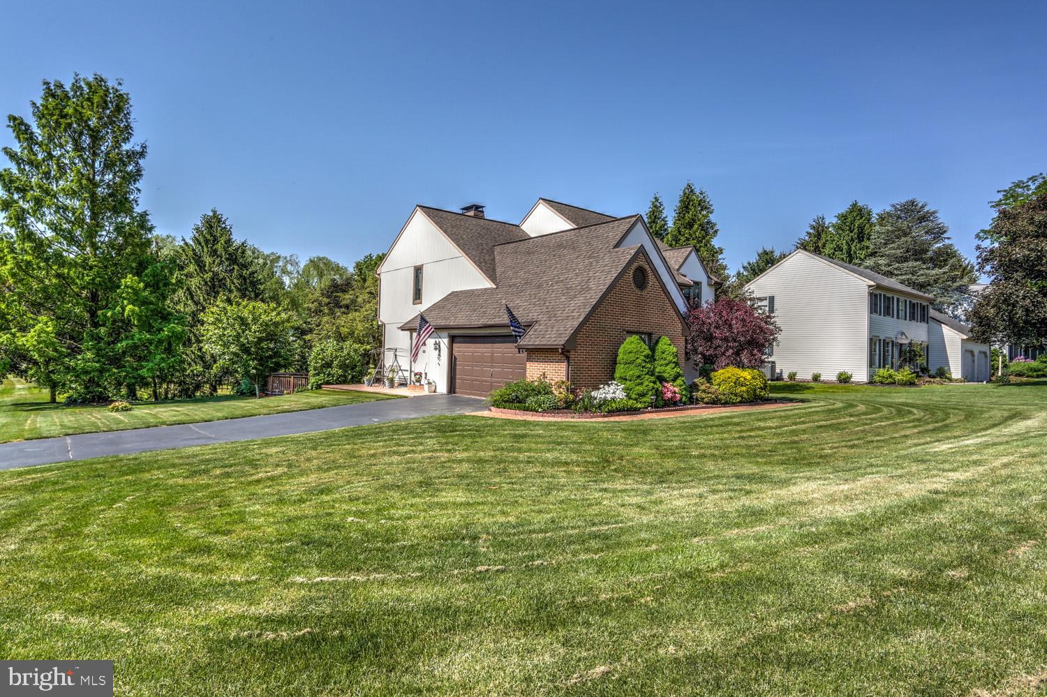 SHADOWSTONE MANOR - Residential