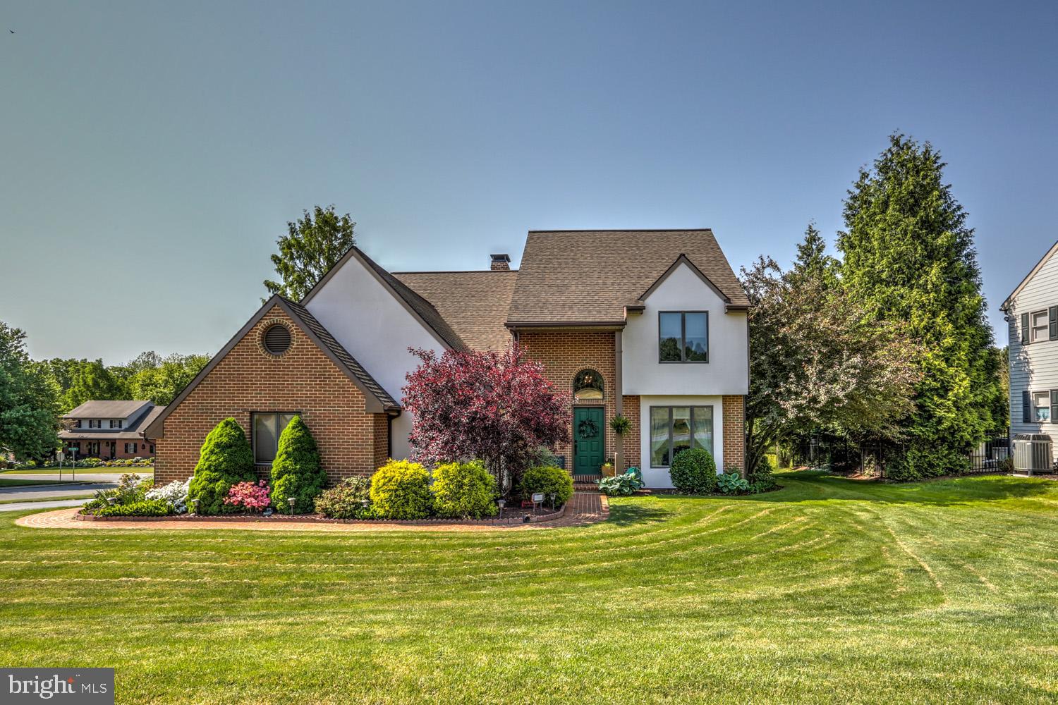 SHADOWSTONE MANOR - Residential