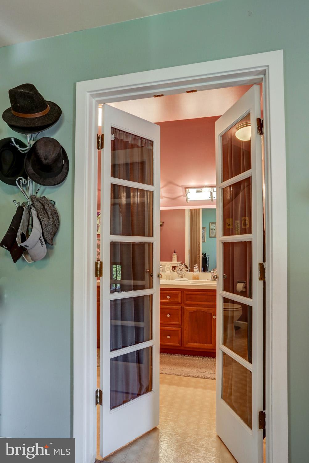 SHADOWSTONE MANOR - Residential