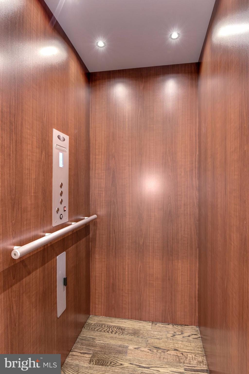 COUNTRY CLUB HILLS - Residential