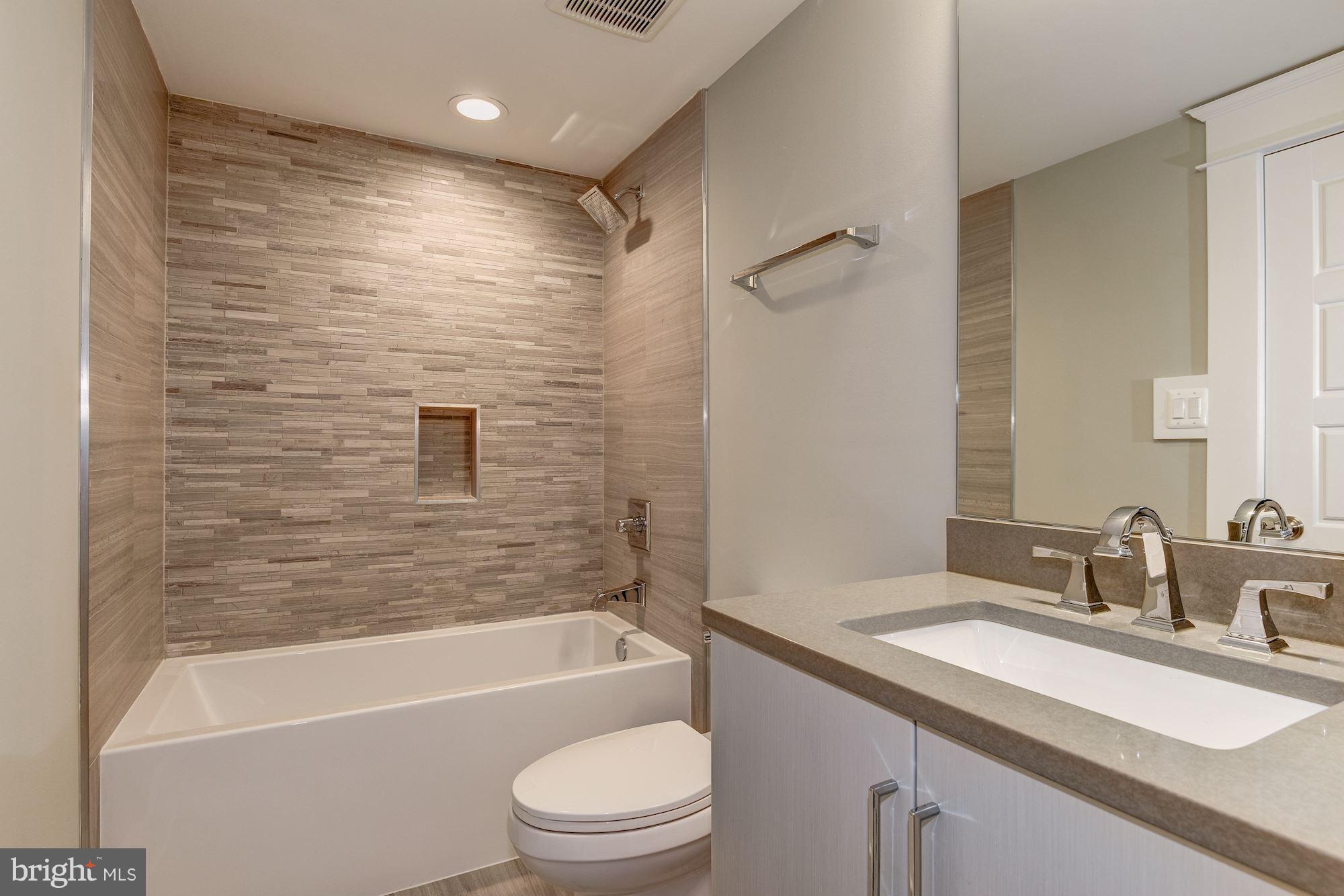 COUNTRY CLUB HILLS - Residential