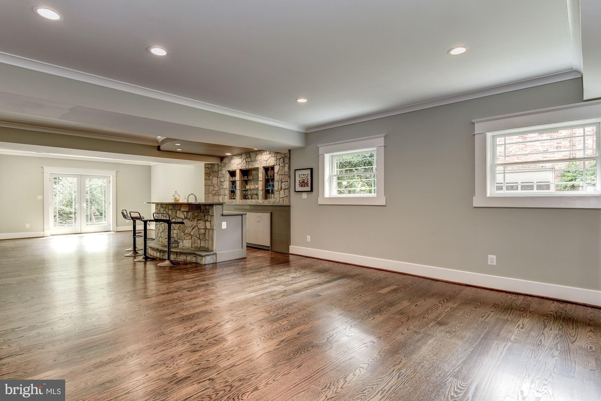 COUNTRY CLUB HILLS - Residential