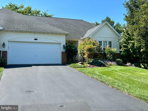 Townhouse For Sale - 207 Sutherland Road<br/> LANCASTER, PA 17603