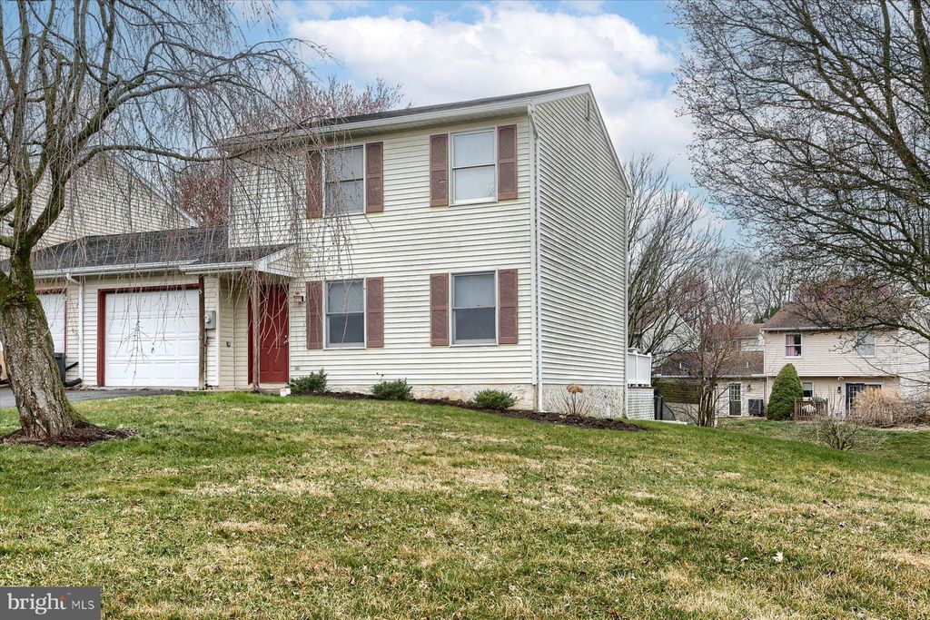 Photo of 5 RUSSET LN, MILLERSVILLE, PA 17551 (MLS # PALA2032442)