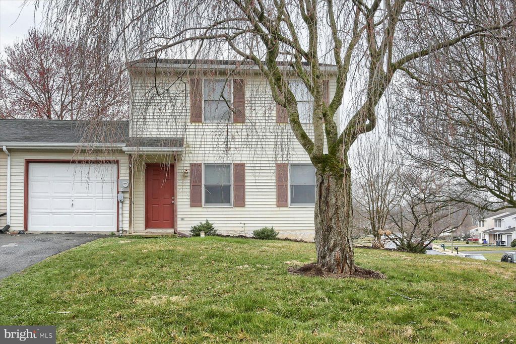 Photo of 5 RUSSET LN, MILLERSVILLE, PA 17551 (MLS # PALA2032442)