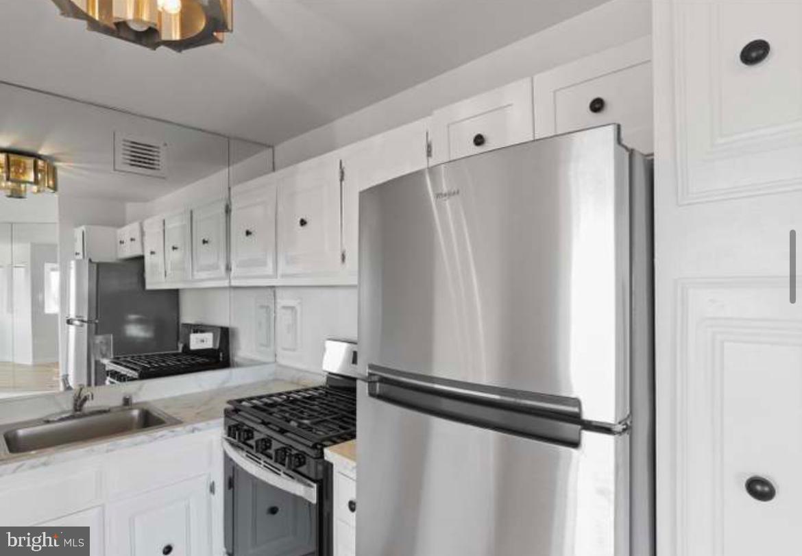 PAVILION ON THE PARK - Residential Lease