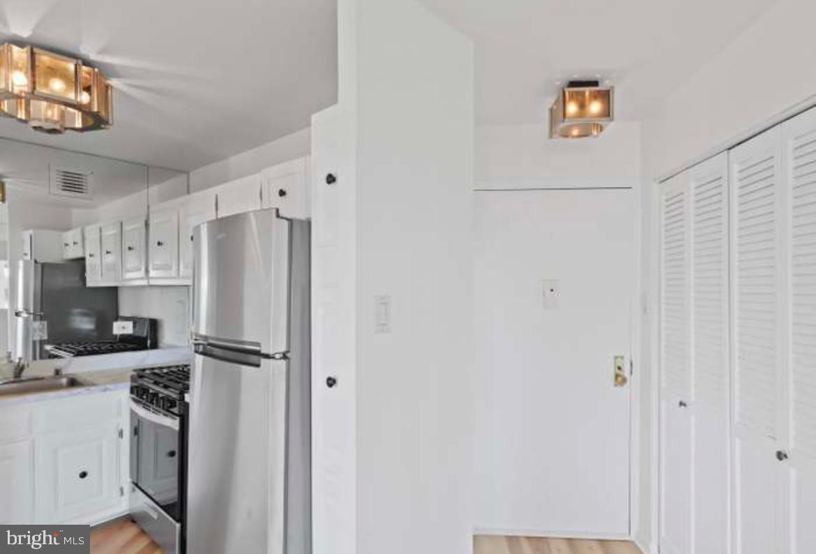 PAVILION ON THE PARK - Residential Lease