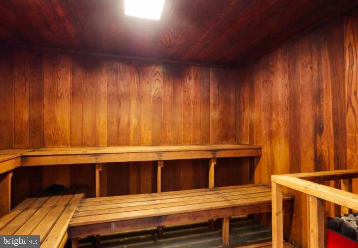 PAVILION ON THE PARK - Residential Lease