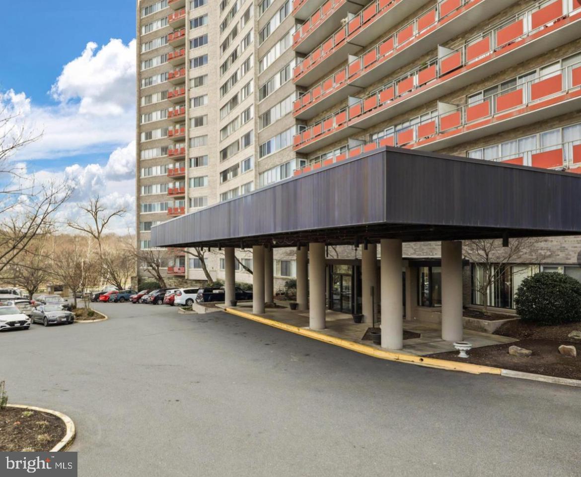 PAVILION ON THE PARK - Residential Lease