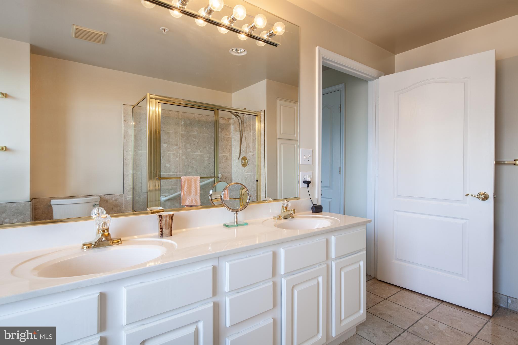 VIRGINIA SQUARE - Residential Lease