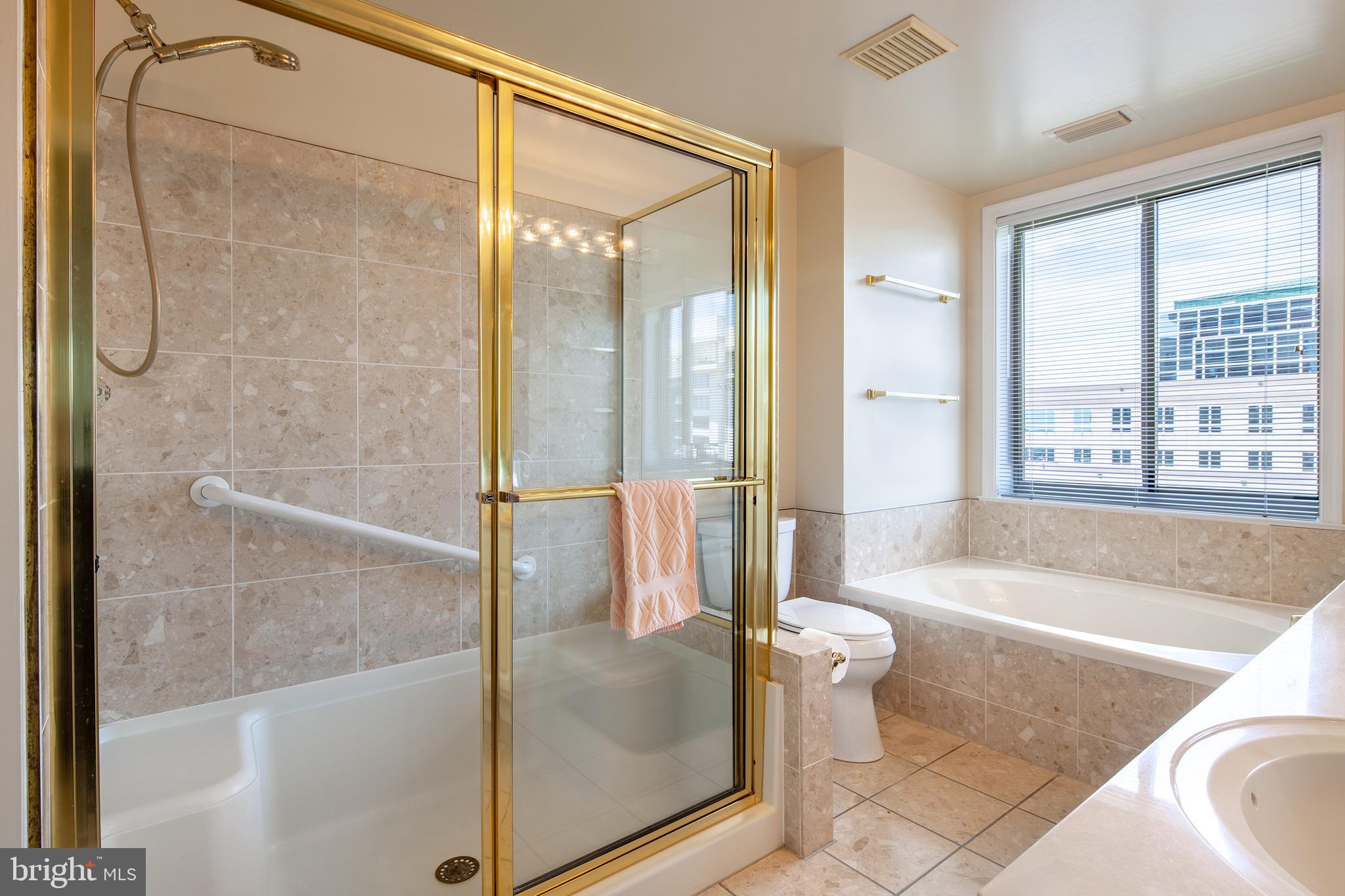 VIRGINIA SQUARE - Residential Lease