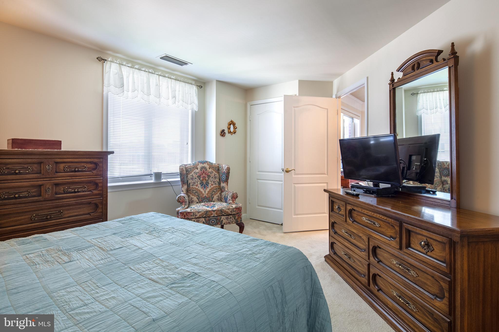 VIRGINIA SQUARE - Residential Lease