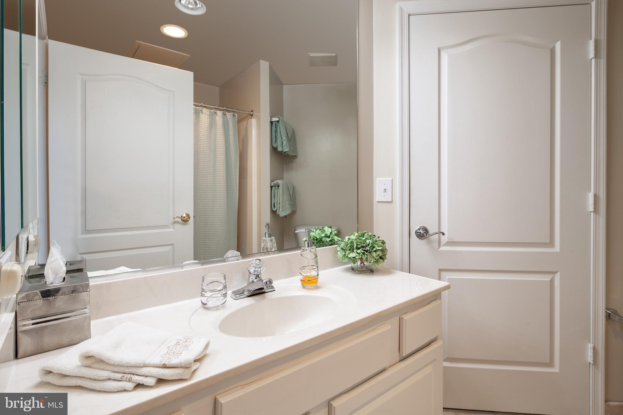 VIRGINIA SQUARE - Residential Lease