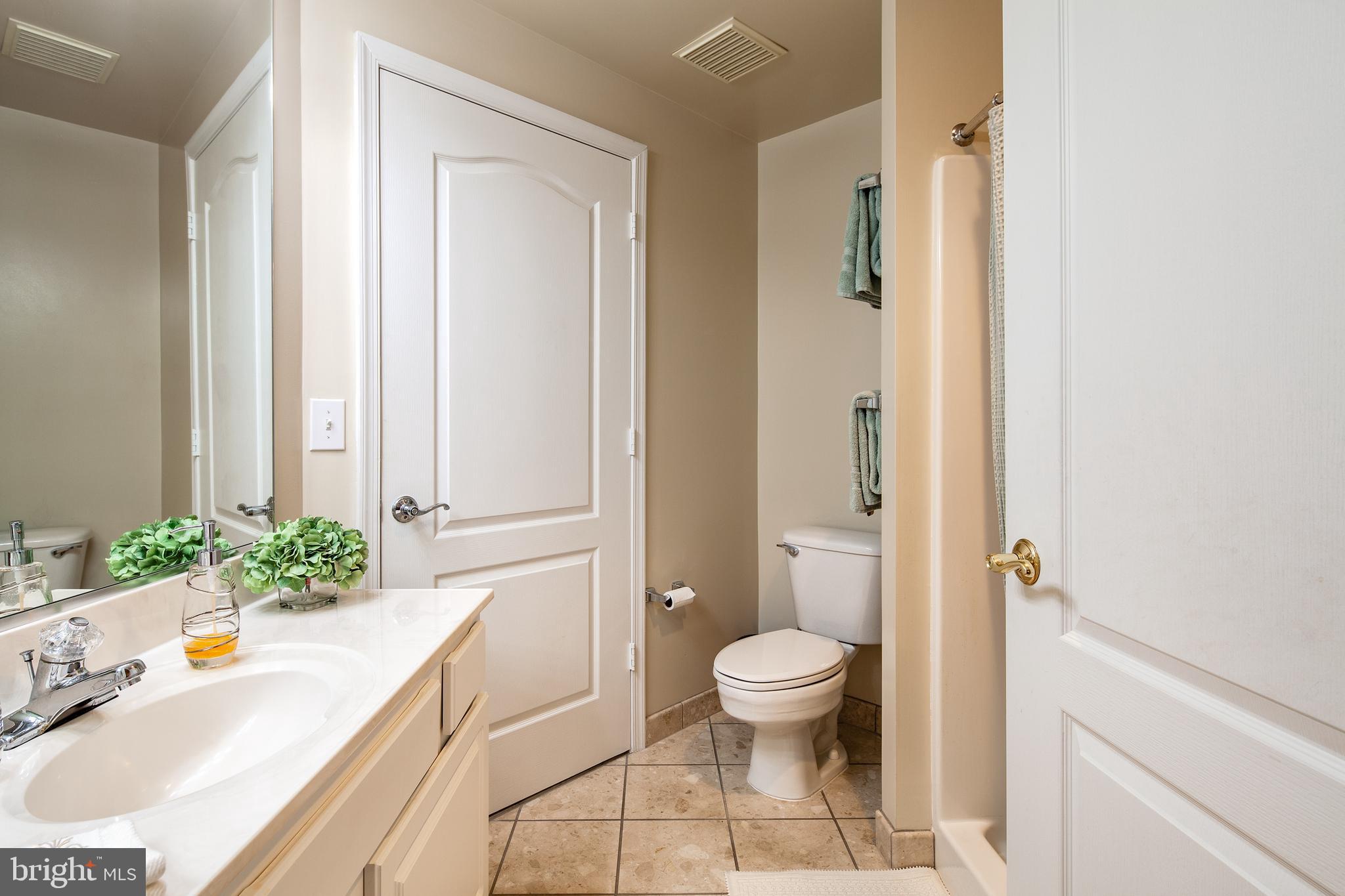 VIRGINIA SQUARE - Residential Lease