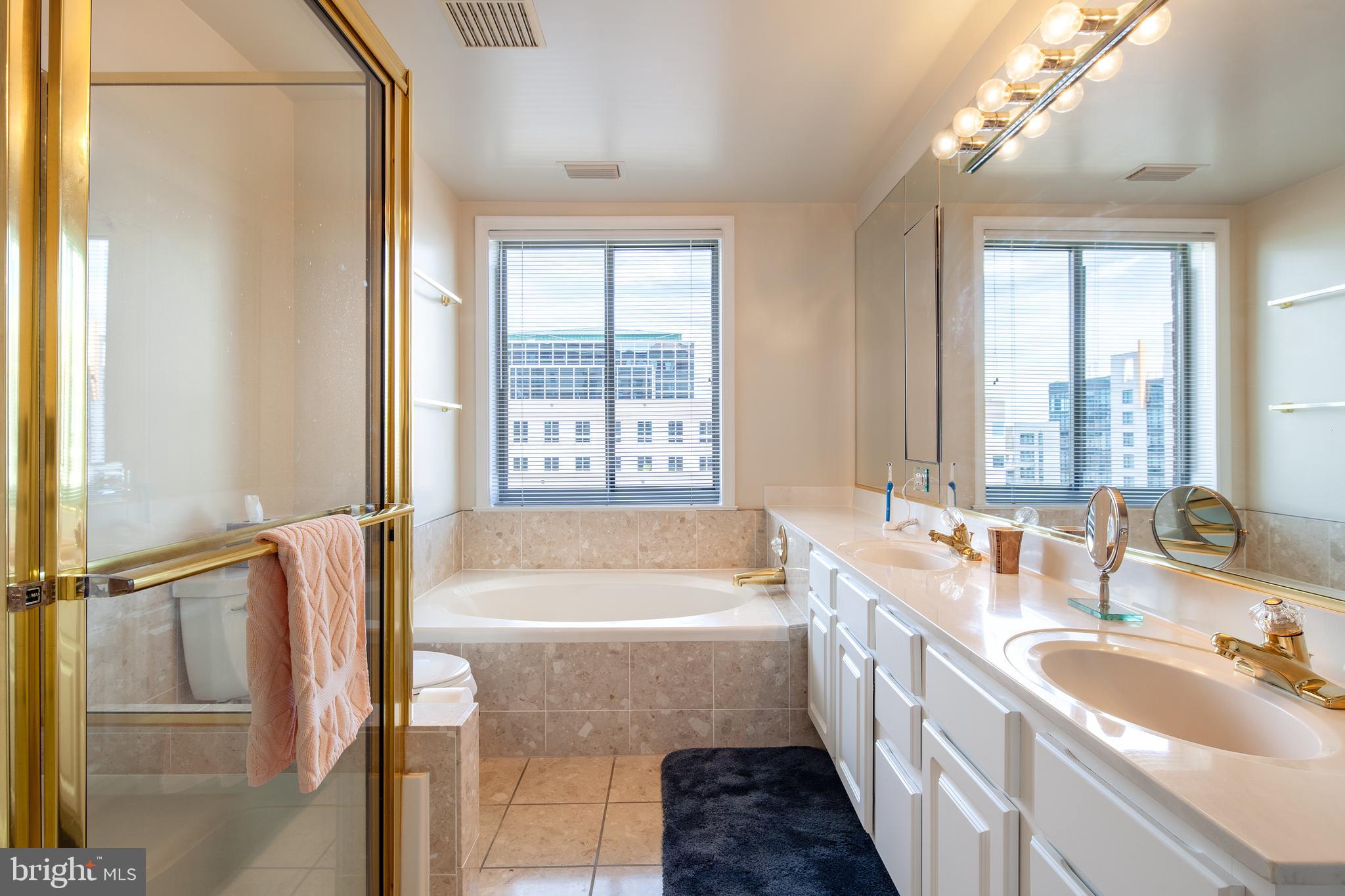 VIRGINIA SQUARE - Residential Lease