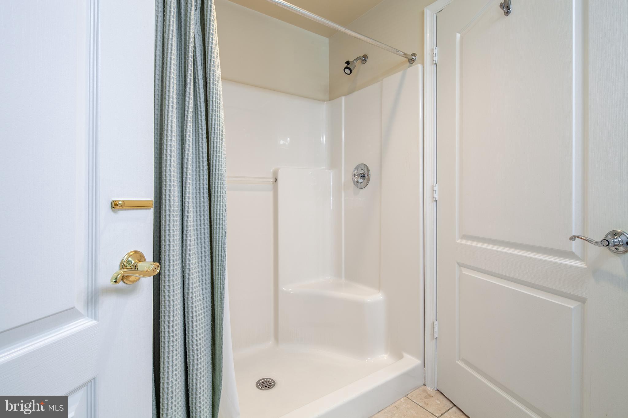 VIRGINIA SQUARE - Residential Lease